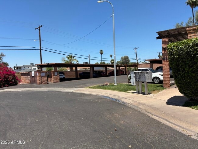 Building Photo - 3066 N 32nd St