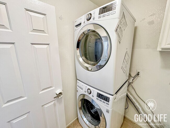 Building Photo - Stunning 5B/3.5BA House in Scripps Ranch!