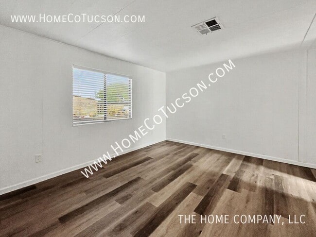 Building Photo - 2548 E Glenn St