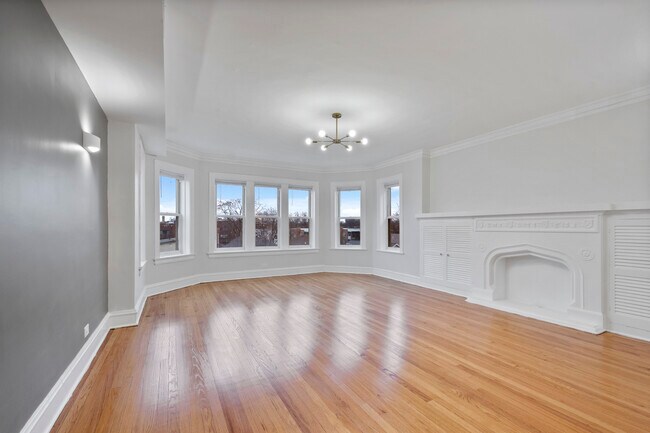 Building Photo - 6533 N Fairfield Ave