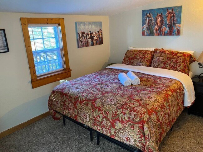 Building Photo - 390 Fall Creek Meadows Ln