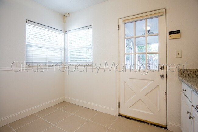 Building Photo - Cute 3/3 Home Near Sodo
