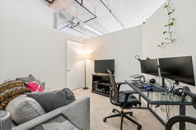 Building Photo - 210 S Desplaines St