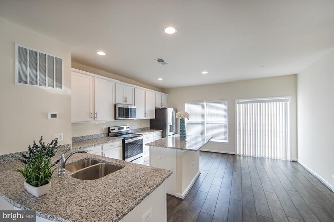 Building Photo - 203 Upper Brook Terrace