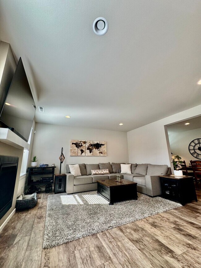 Building Photo - 4 Bedroom Home in Family friendly Cul-de-sac in Maple Valley