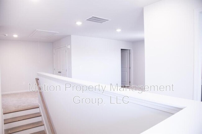 Building Photo - 19 Springwood Ln