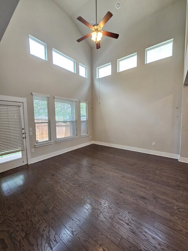 Building Photo - Experience Modern Living: Spacious 3-Bed, 3-Bath Townhome with Two Primary Bedrooms