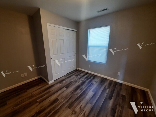 Building Photo - 2 Bedroom House for Rent | Easy Access to Kansas & Chestnut Expwy