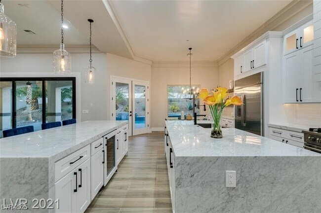 Building Photo - 794 Bolle Way