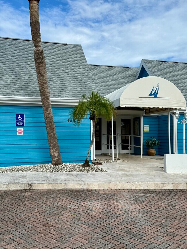 Building Photo - 455 Alt 19