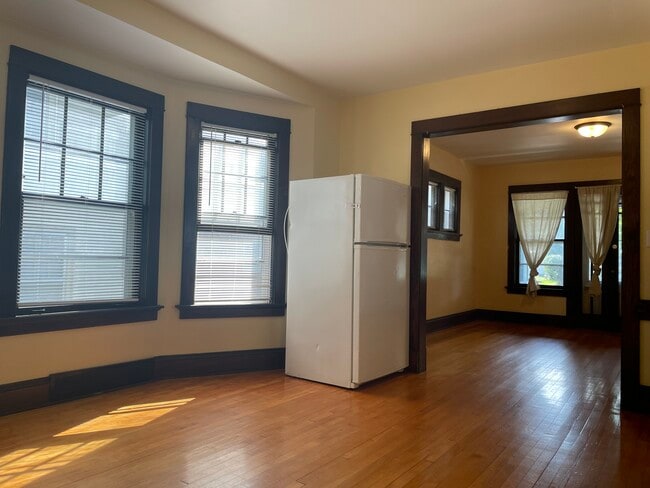 Building Photo - 109 Lathrop St