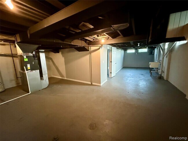 Building Photo - 1010 Larkmoor Blvd