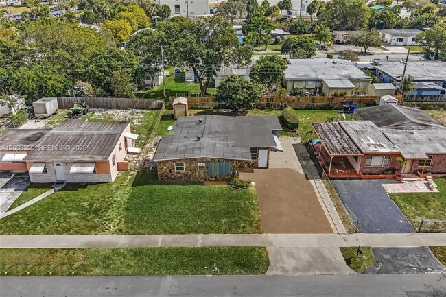 Building Photo - 1824 NW 25th Ave