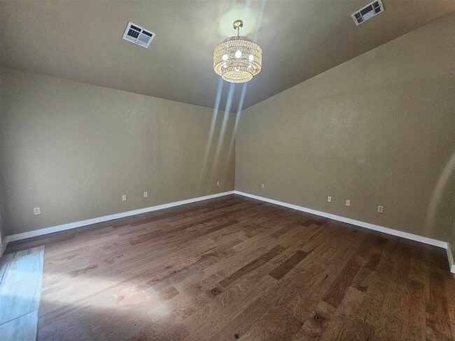 Building Photo - 2309 NE Turtle Creek Dr