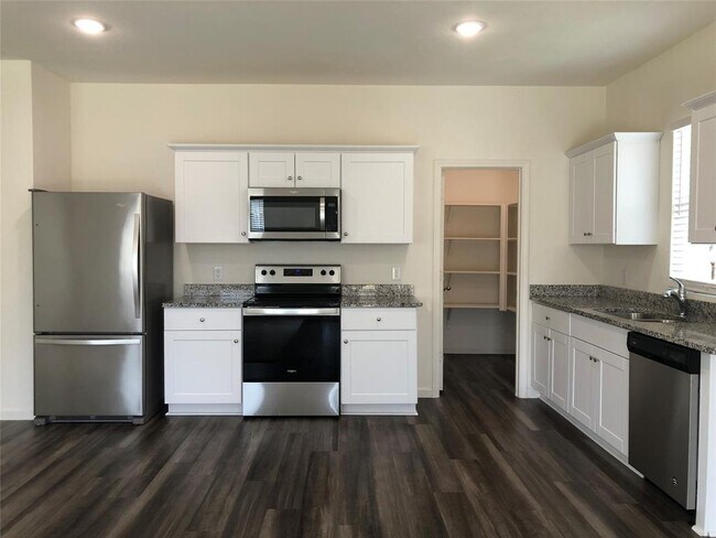 Building Photo - 778 Wilshire Dr