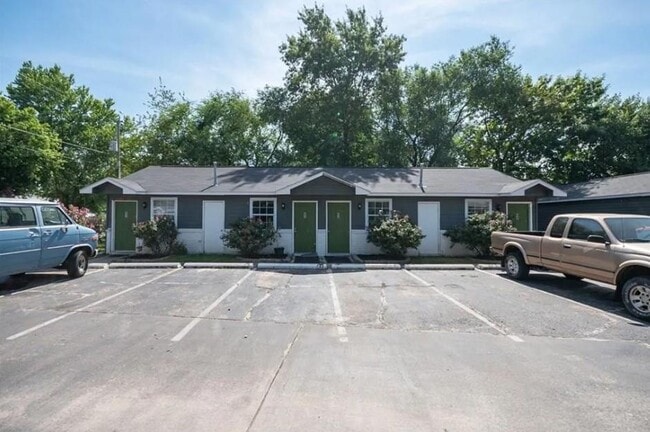 Building Photo - 413 Ewalt Ave