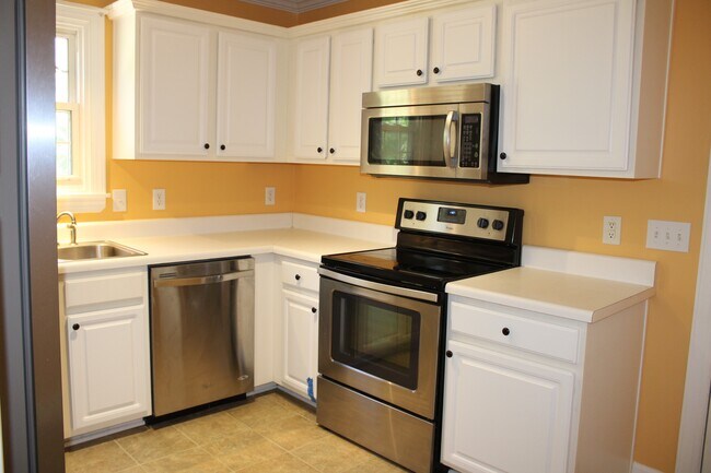 Building Photo - 80 Senter Farm Ct