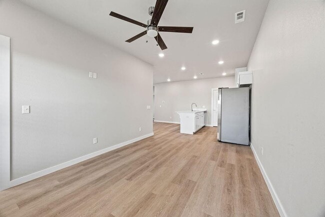 Building Photo - 1801 SW Poigai Wy