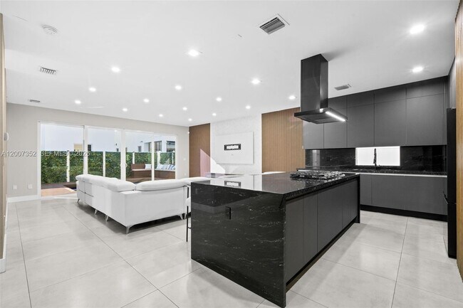 Building Photo - 7534 NW 98th Ave