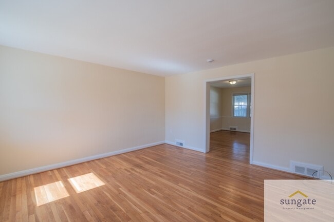 Building Photo - 1444 Meridene Dr