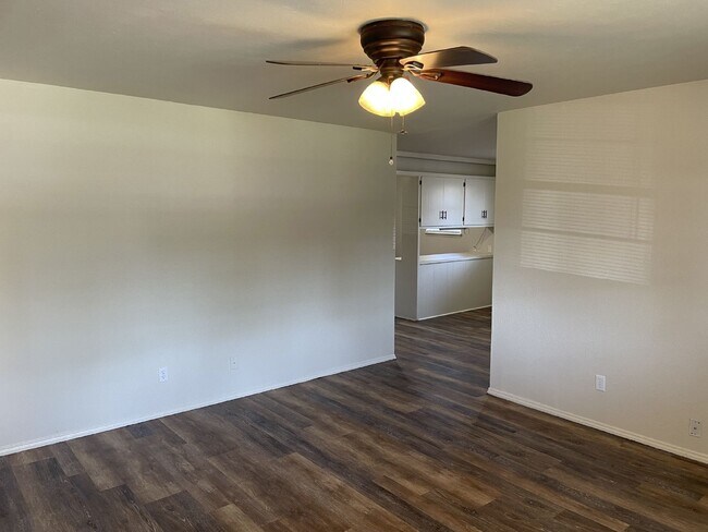 Building Photo - 3 Bedroom in Bethany