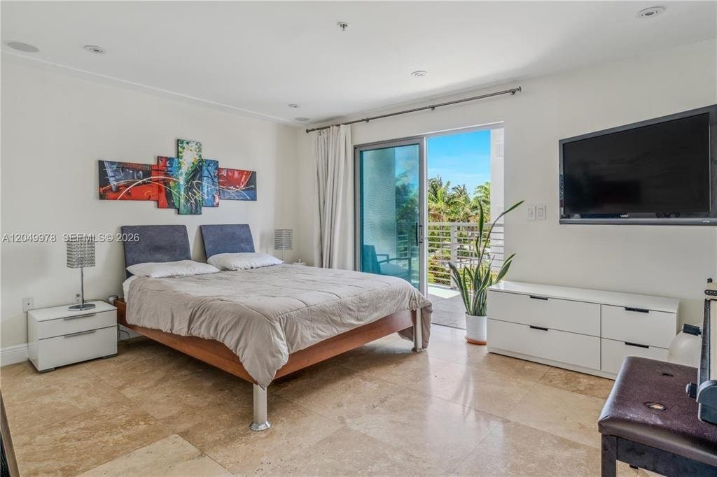 Building Photo - 7700 Collins Ave