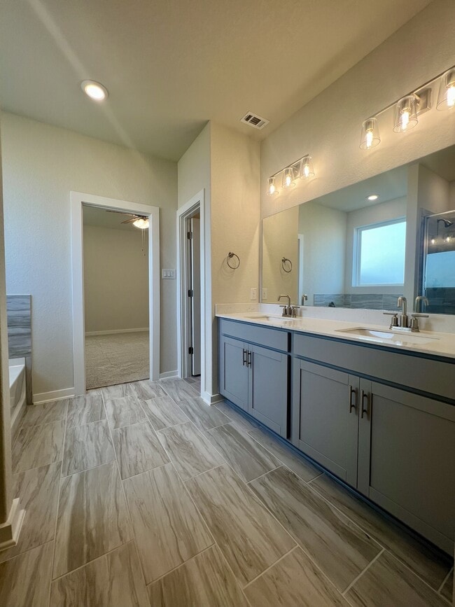 Building Photo - 14438 Inspiration Pt