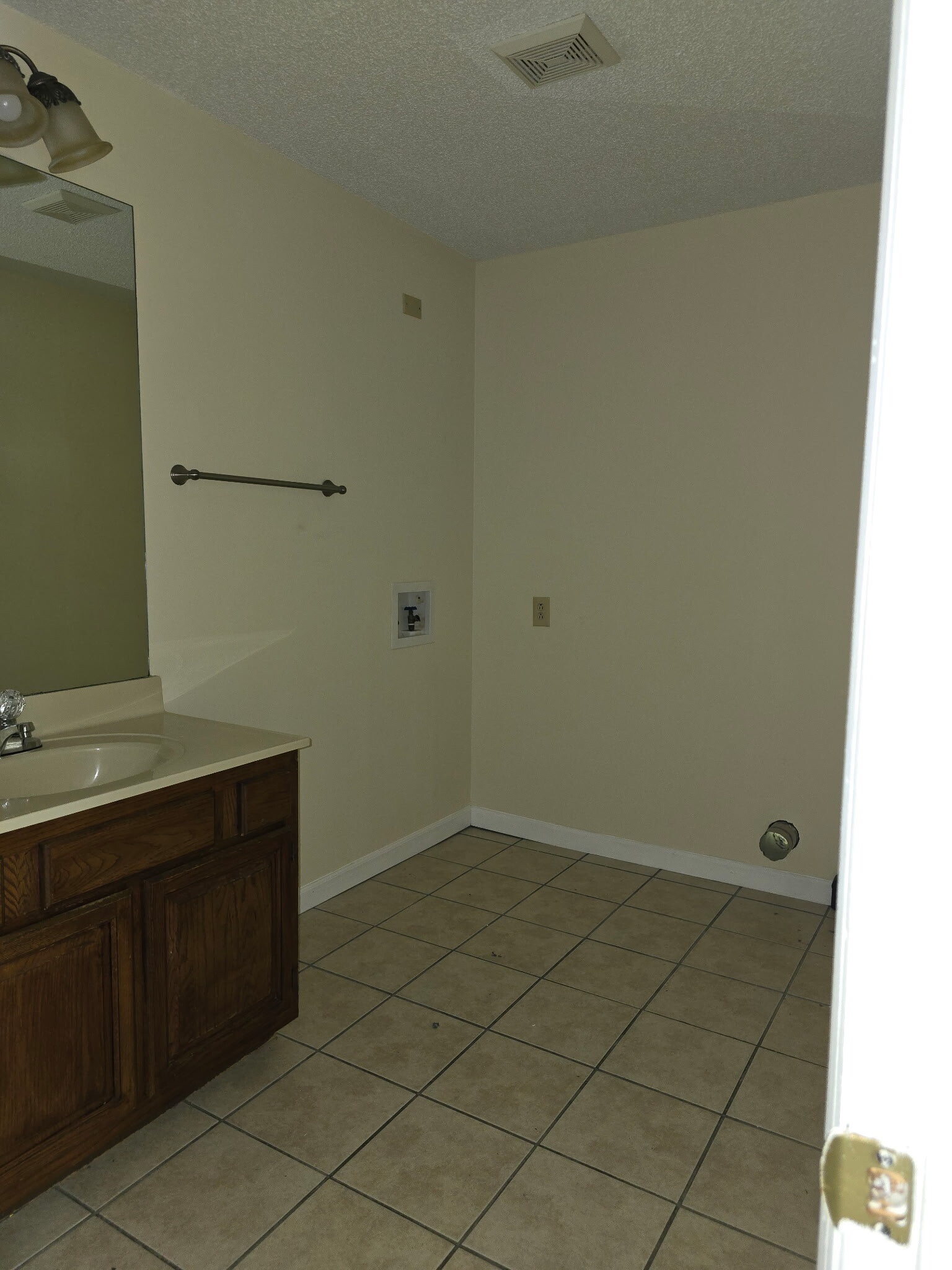 Building Photo - 106 Car Mol Dr