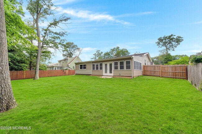 Building Photo - 895 Raleigh Dr