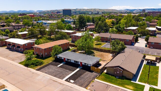 Building Photo - 715 Miller Ct
