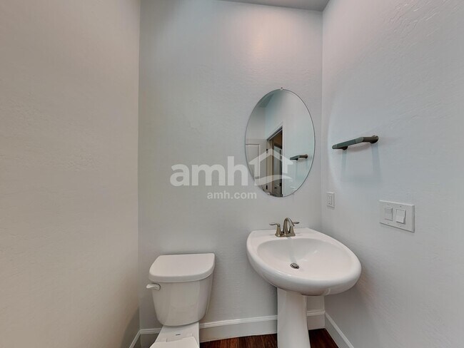 Building Photo - 678 W Bosal Dr