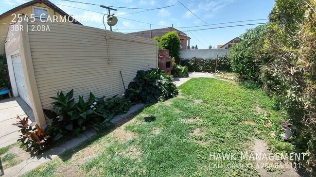 Building Photo - 2545 Carmona Ave