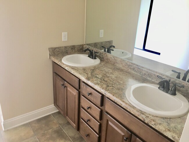 Building Photo - GREAT HOME IN WEST MOBILE