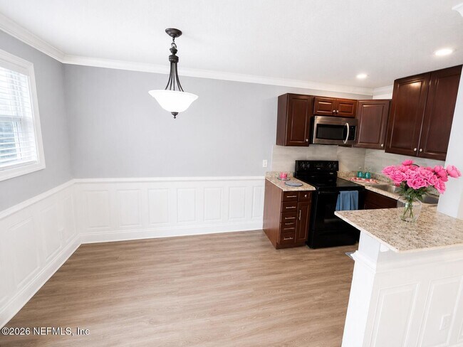 Building Photo - 4666 Ken Knight Dr N