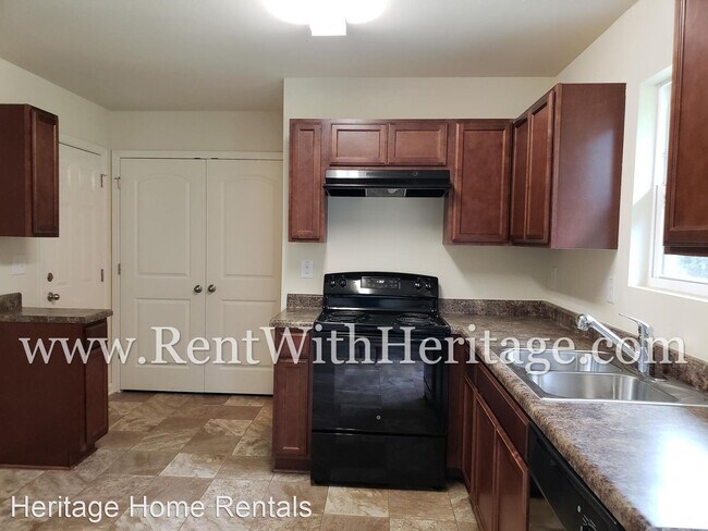 Building Photo - 3 br, 2.5 bath House - 4033 Sitka Drive