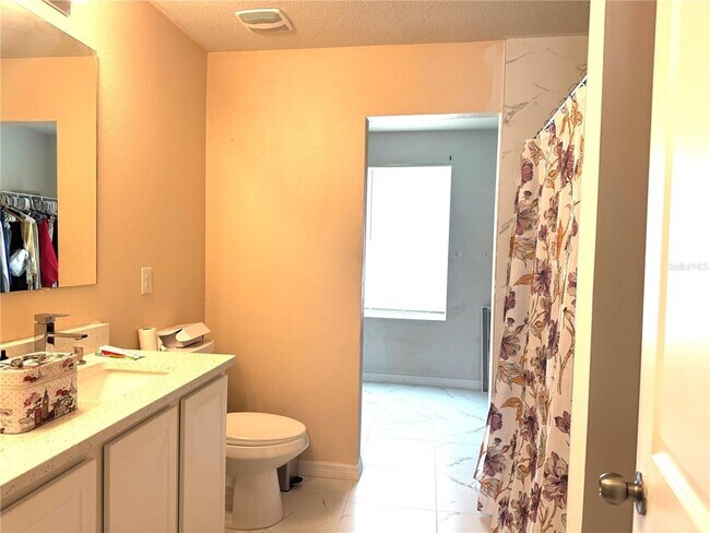 Building Photo - 256 Begonia Ln