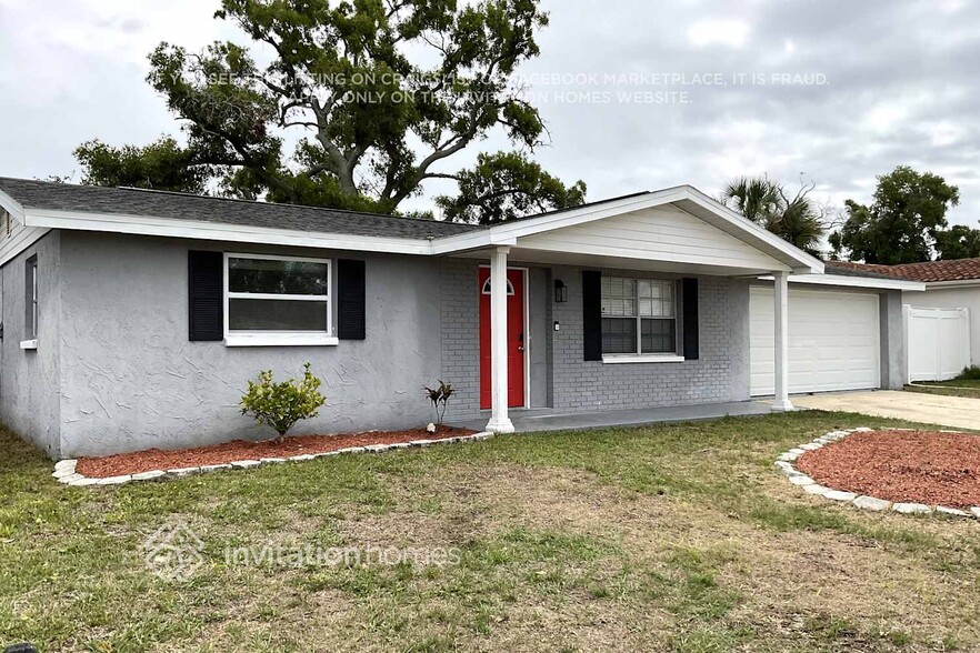 Building Photo - 9900 Lakeside Ln
