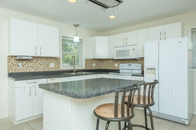 Building Photo - 5707 NW 66th Ave