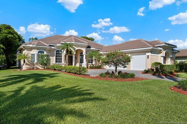 Primary Photo - 511 SW Squire Johns Ln