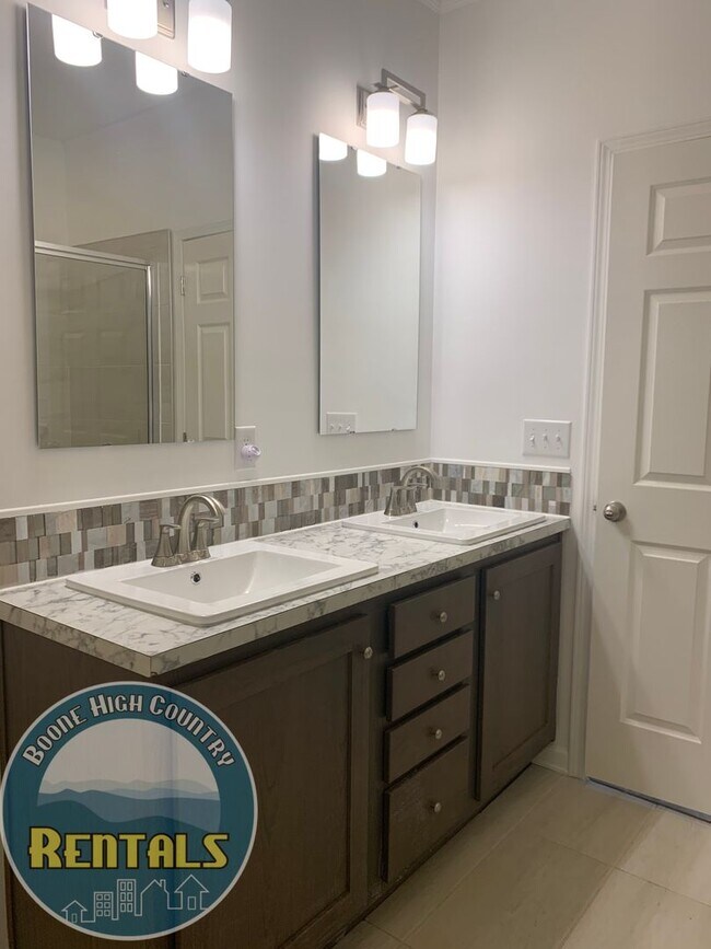 Building Photo - Modern Home Near New Market Center and Downtown Boone