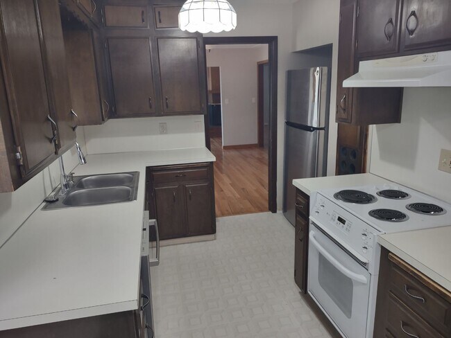 Building Photo - 1550 Corina Dr SE