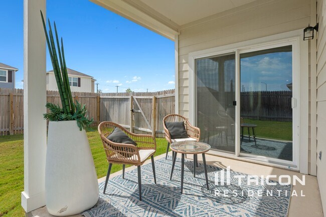 Building Photo - 14310 Palm Ridge