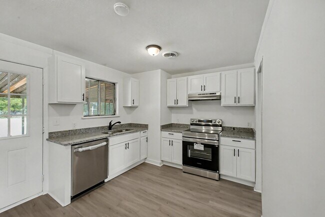Building Photo - 2709 Lumpkin Rd