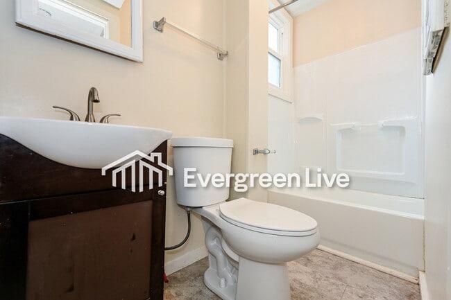 Building Photo - 508 E 21st St