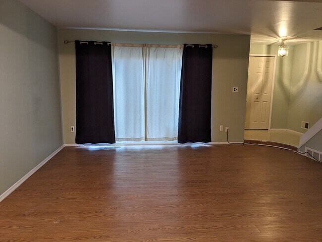 Building Photo - 8305 Karam Blvd