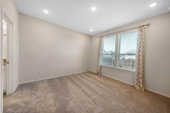 Building Photo - 508 English Oak St