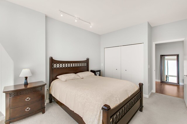 Building Photo - 1901 S Calumet Ave