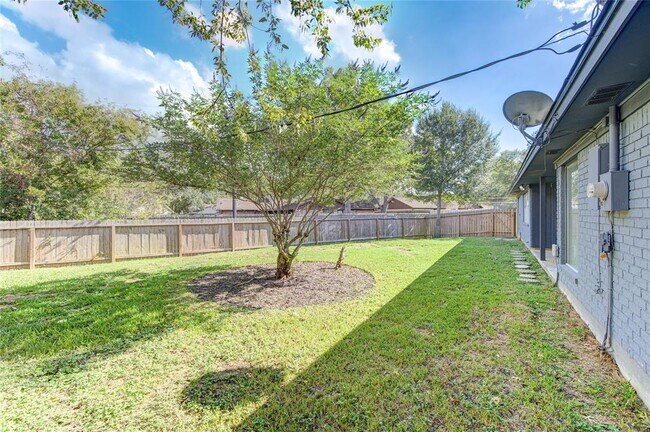 Building Photo - 1809 Lamar Dr