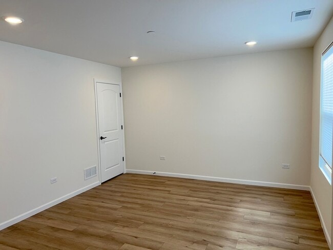 Building Photo - 6257 Sandbelt Dr