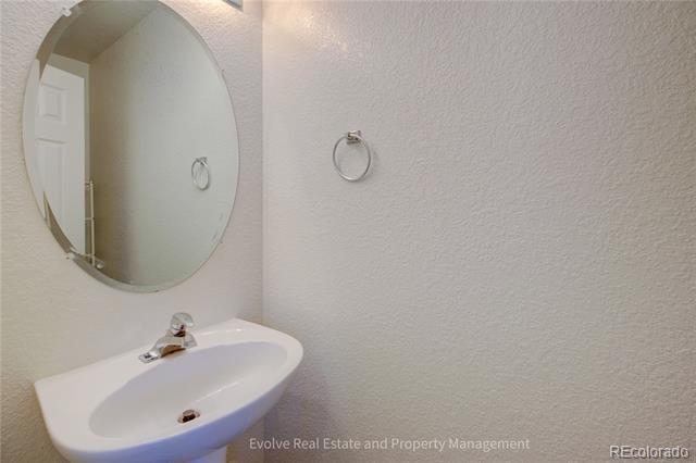 Building Photo - 20000 E Mitchell Pl